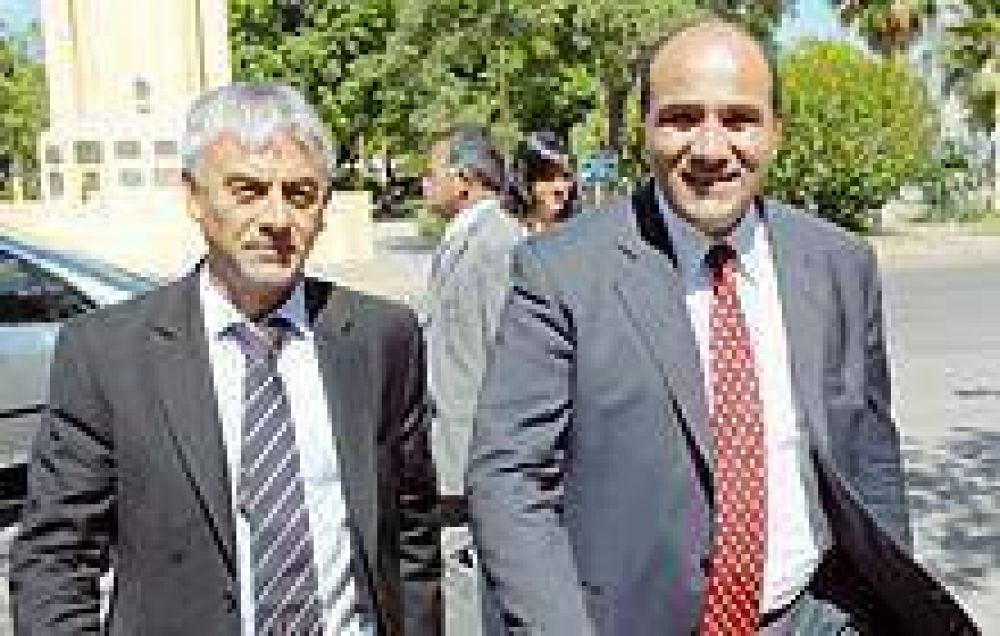 Manzur trae a Santiago todo el equipo de expertos de dengue de la Naci�n 