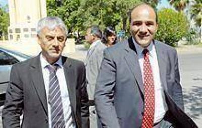Manzur trae a Santiago todo el equipo de expertos de dengue de la Naci�n 
