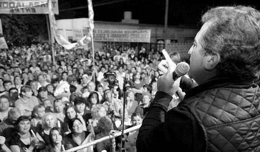 Urribarri critic� en duros t�rminos a Busti por "poner palos en la rueda"