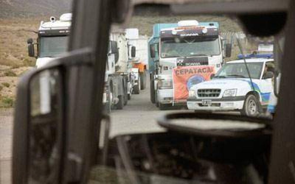 C�mara de Transportes de Cargas contin�a con su bloqueo contra YPF