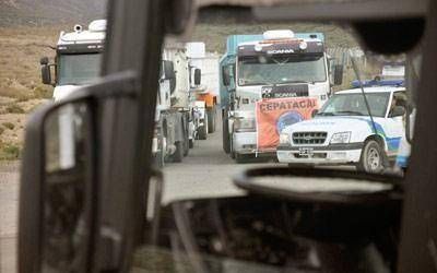 C�mara de Transportes de Cargas contin�a con su bloqueo contra YPF