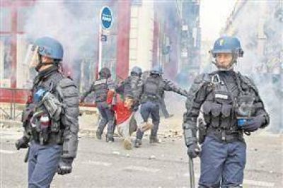 Huelgas y violentos choques en Francia