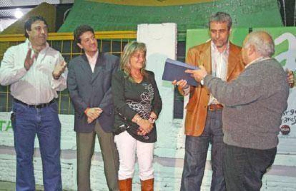 Inauguraron obras en el Club Albi�n, en el marco del Programa Municipal �Alentar�