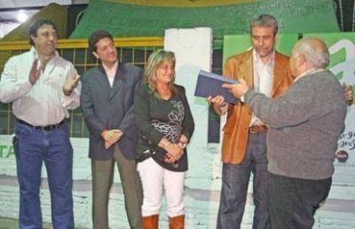 Inauguraron obras en el Club Albi�n, en el marco del Programa Municipal �Alentar�