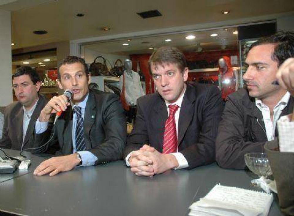 El �Sub 45� platense se muestra en sociedad con la organizaci�n de un acto en el Club Universal