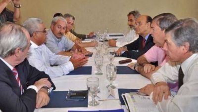 Schiaretti anunci� que el blanqueo en sueldos de estatales alcanz� el 60%