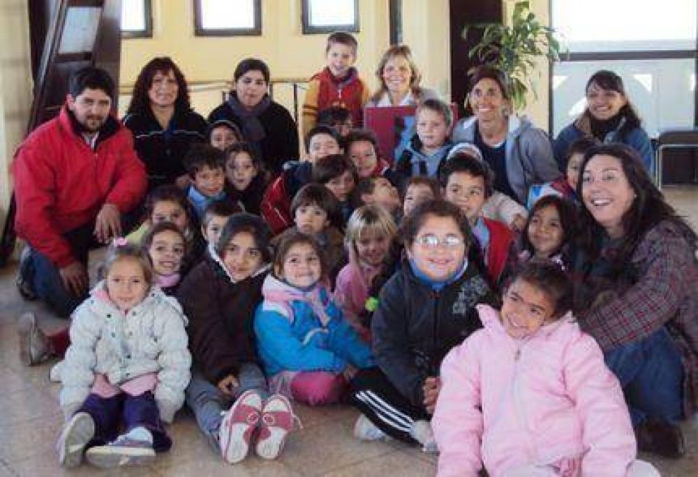 Obras Sanitarias presenta a los ganadores del proyecto ��Nos lavamos las manos?