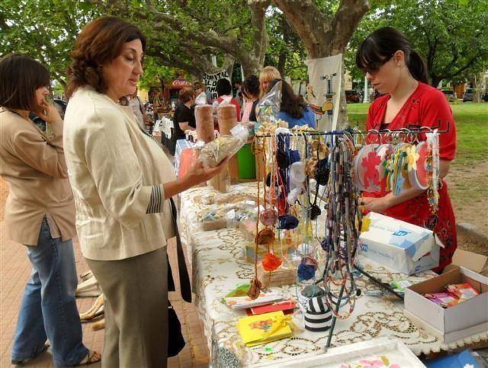 Lujan - GRACIELA ROSSO RECORRI� LA FERIA  DEL  CONSEJO MUNICIPAL DE DISCAPACIDAD