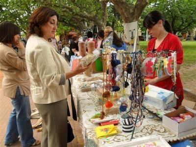 Lujan - GRACIELA ROSSO RECORRI� LA FERIA  DEL  CONSEJO MUNICIPAL DE DISCAPACIDAD