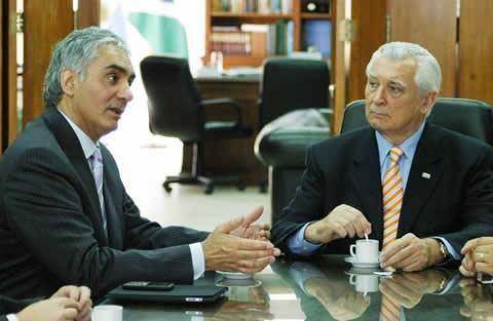 San Martin - MONTOYA VISIT� A IVOSKUS Y ANALIZ� EL PROYECTO DE DESCENTRALIZACI�N DE LA PROVINCIA