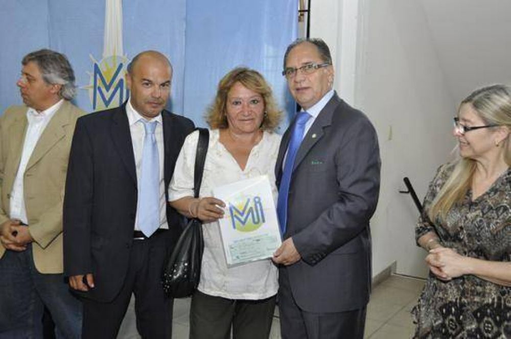 35 familias seguir�n produciendo en Ituzaing�