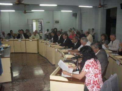 11� Sesi�n del Concejo Deliberante (parte 2) Empezamos a las patadas, terminamos regular