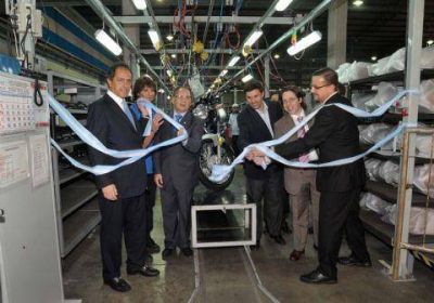 Scioli recorri� la planta de Yamaha junto a Marcos Patronelli