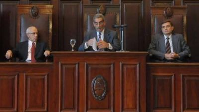 Abogados piden consultas populares para elegir al reemplazante de Brito en la Corte 