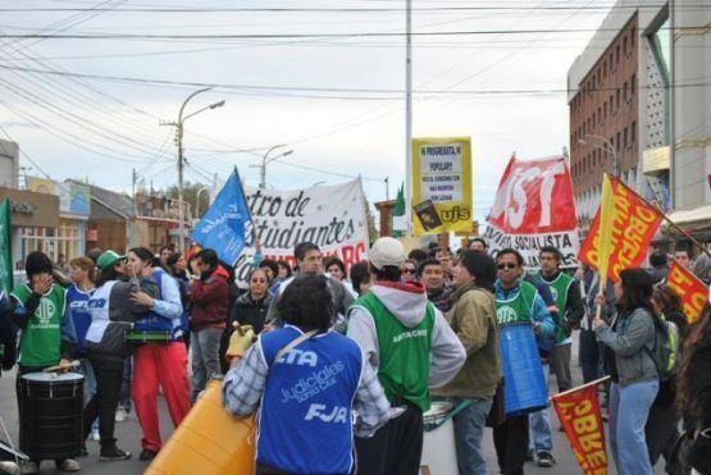 Agrupaciones sindicales marcharon en el centro