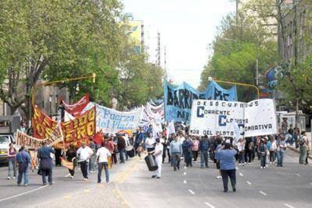 Se repudi� en Mar del Plata el tr�gico enfrentamiento entre trabajadores ferroviarios