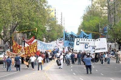 Se repudi� en Mar del Plata el tr�gico enfrentamiento entre trabajadores ferroviarios