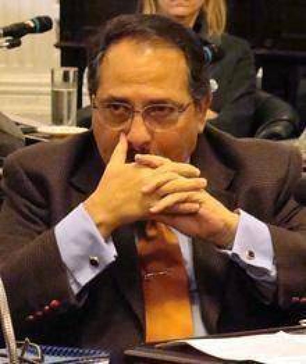 "Ricardo es m�s lengua larga que Arturo, ojal� sirva para gestionar", dispara Barrionuevo 