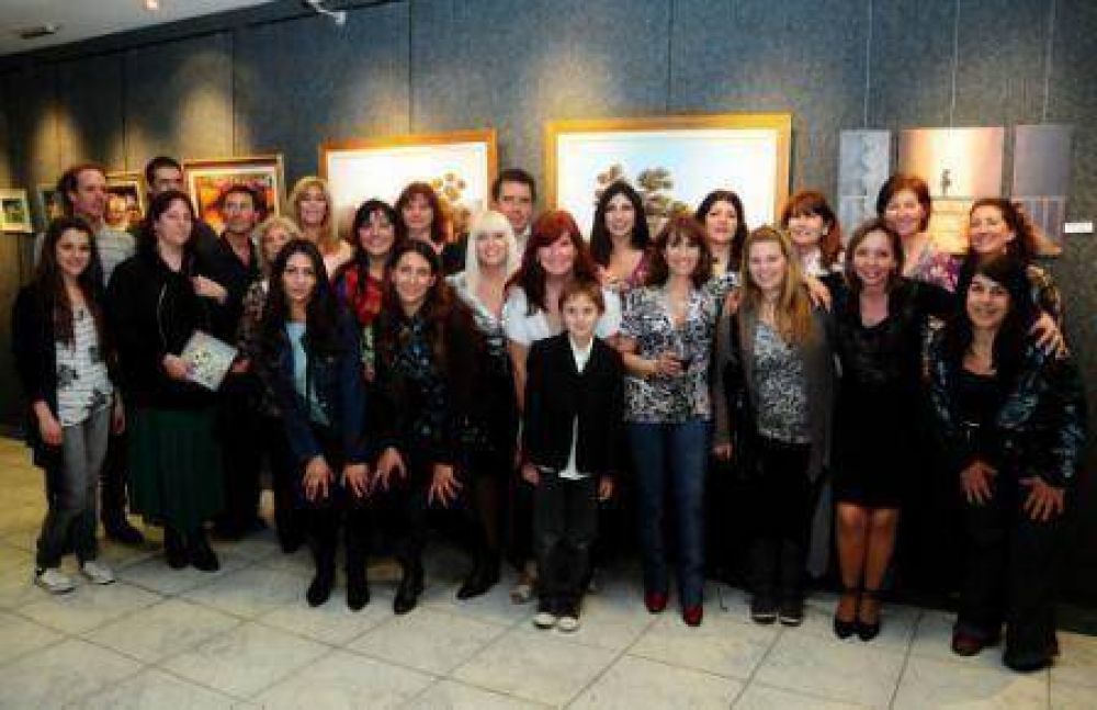 Inauguraron muestra pict�rica y fotogr�fica �Entre Casa�