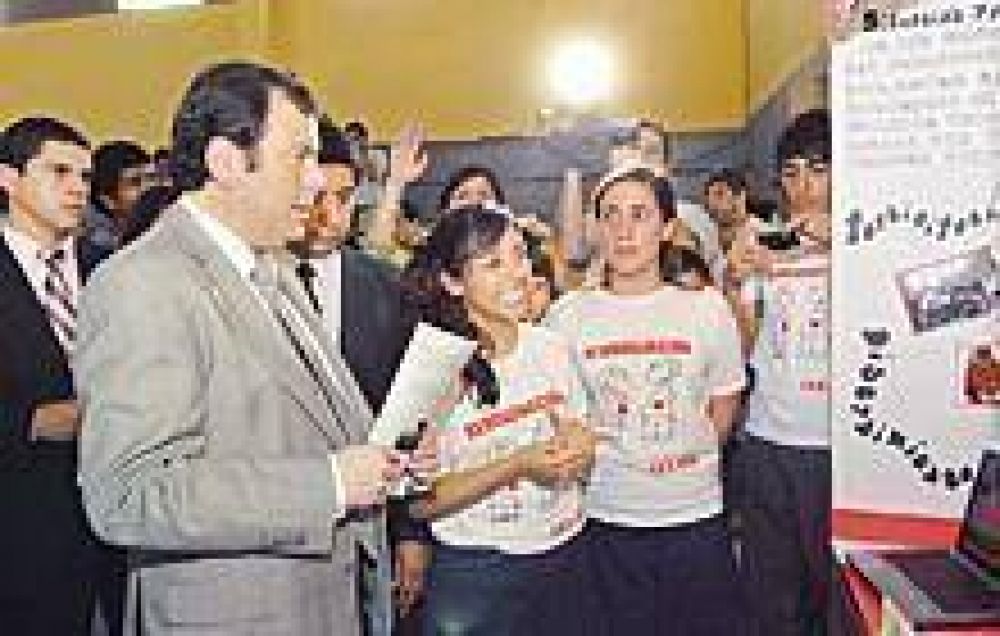 Zamora destac� el �xito de la Feria de Ciencia y Tecnolog�a