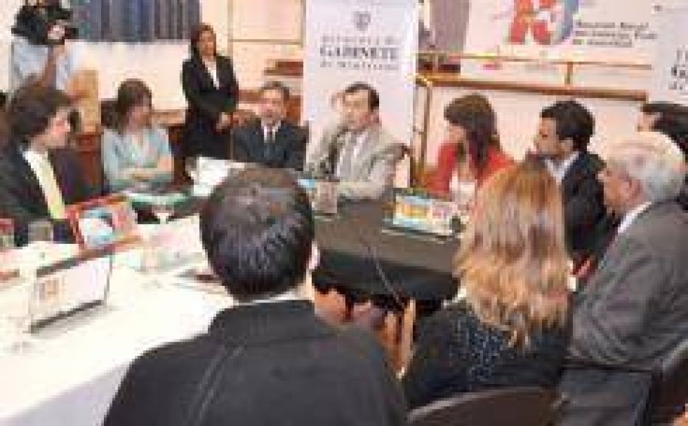 Directores de Juventud del pa�s se reunieron en Santiago