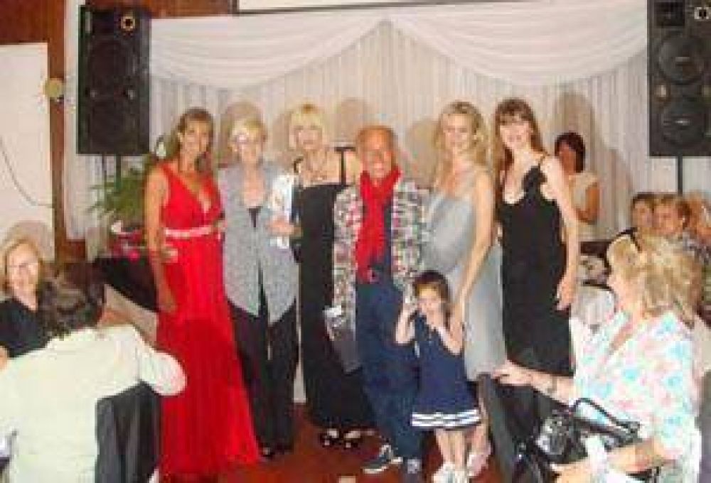 Exitoso desfile ben�fico  Rueda Interna Rotary Club de Tigre