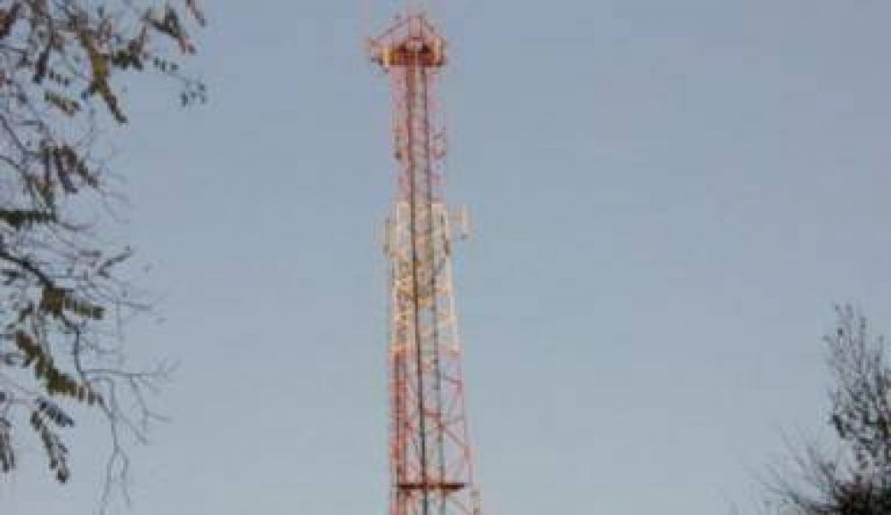La estructura fue denunciada por los vecinos Desmantelaron la antena de telefon�a celular del Tri�ngulo de Bernal