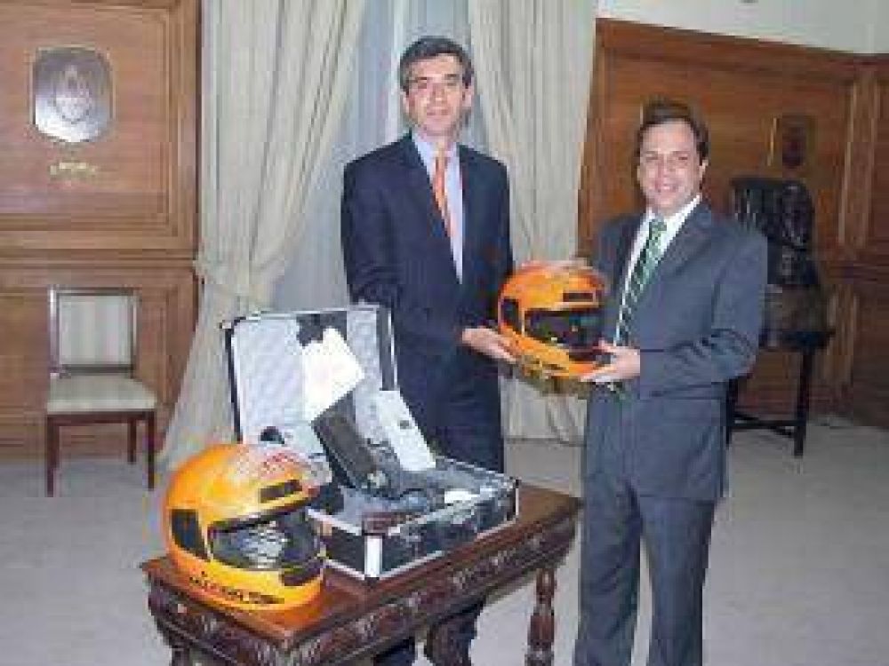 Almirante Brown recibi� cascos y alcohol�metros