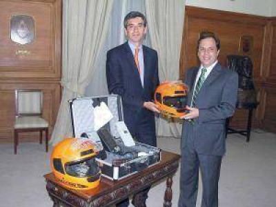 Almirante Brown recibi� cascos y alcohol�metros