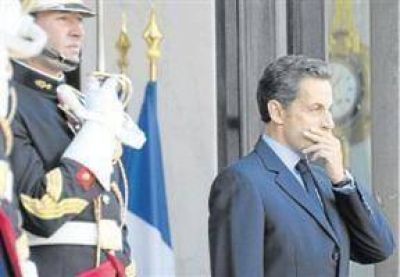 En plena crisis, el apoyo a Sarkozy se desplom� a 29%