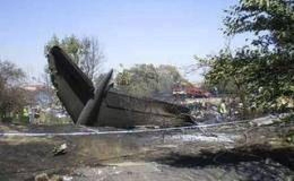 La Pampa: se estrell� un avi�n con 15 personas