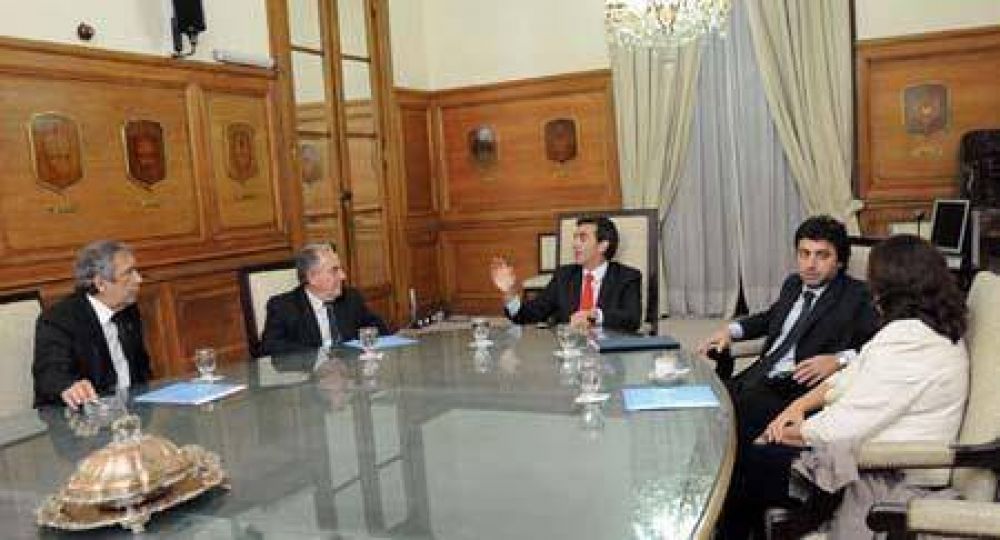 Ricardo Casi recibi� el pack de modernizaci�n  El pr�ximo mes se digitalizar� el Registro Civil de Col�n