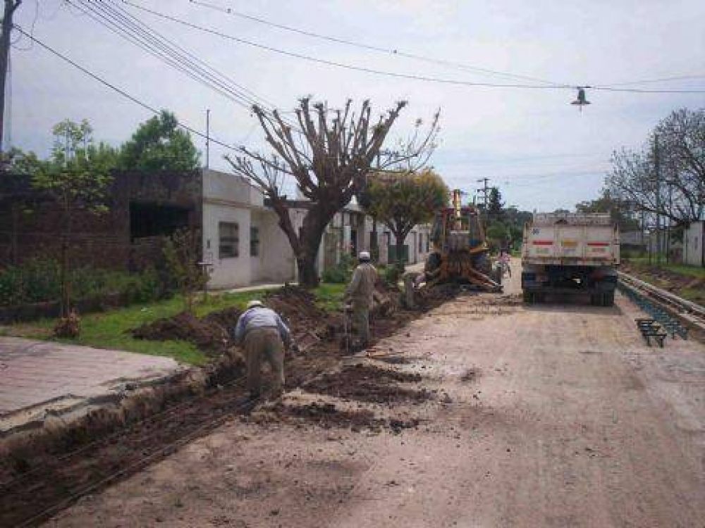 Villa General Savio Iniciaron obras de cord�n cuneta