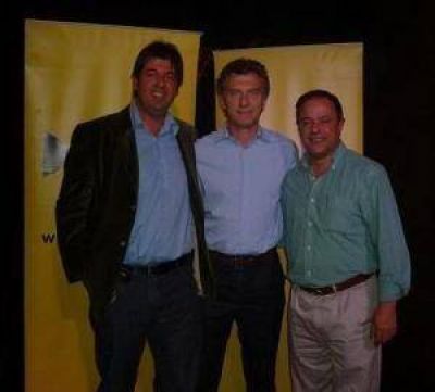 El candidato a Intendente de Uni�n PRO Jorge Ortega y el Concejal Luis Speranza con Mauricio Macri