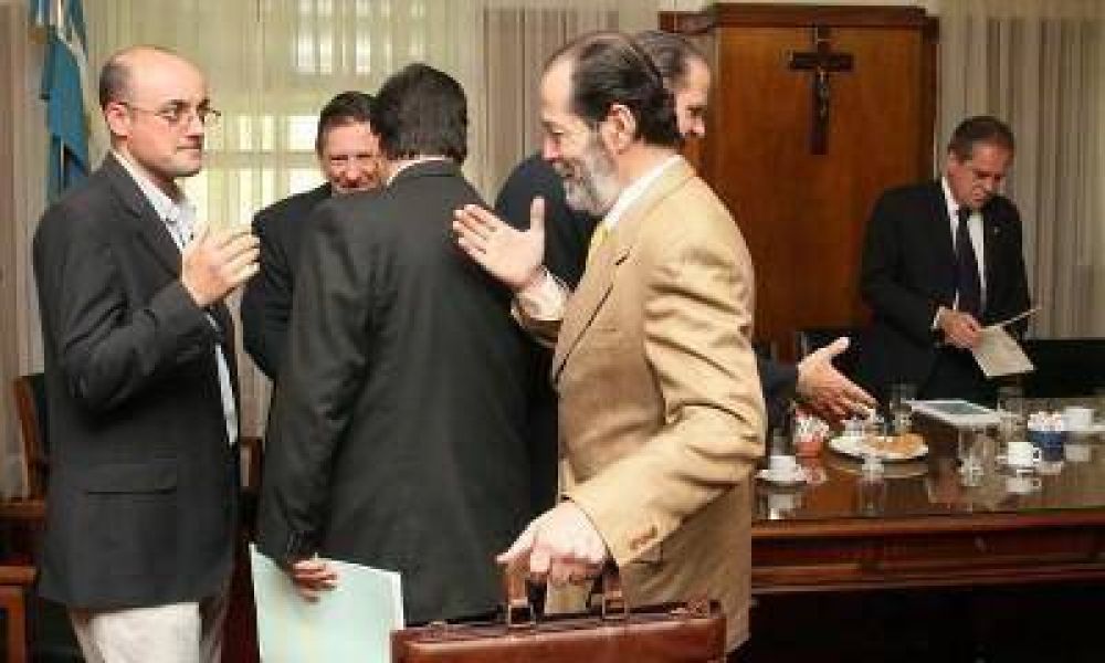 Por unanimidad, contin�a el proceso de Jury contra el Fiscal de Estado