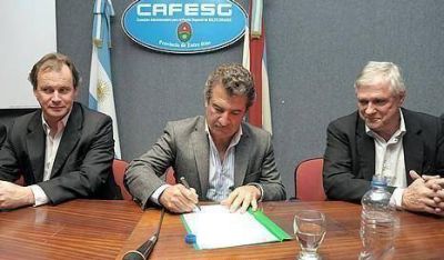 2011: "Los comicios coincidir�n con los nacionales", dijo Urribarri