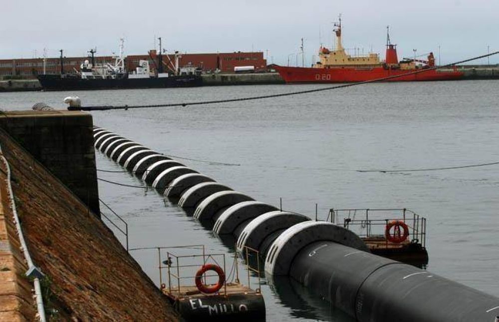 Contin�a el acopio de la ca�er�a del emisario submarino