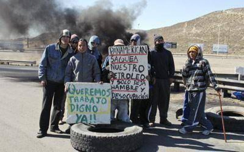 Desocupados cortan rutas 3 y 26: piden ingresar al sector petrolero