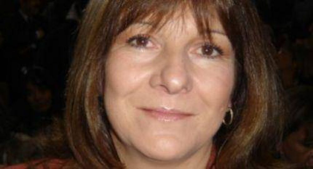 Felices responde a las cr�ticas y dice que cuando decida ser candidata no le tiene que pedir permiso a nadie