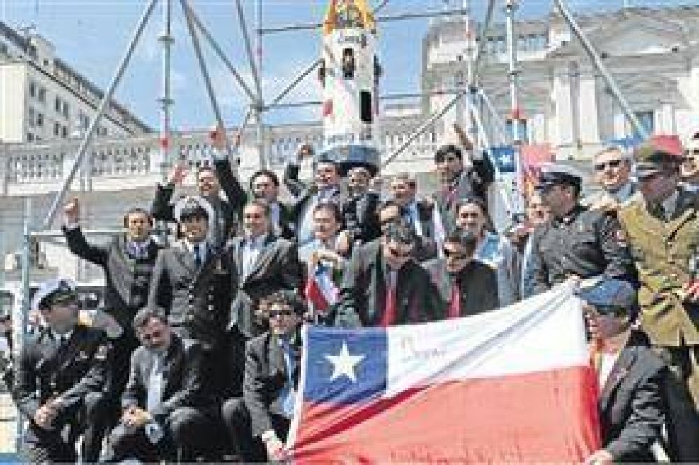 Pi�era condecor� como h�roes a los 33 mineros