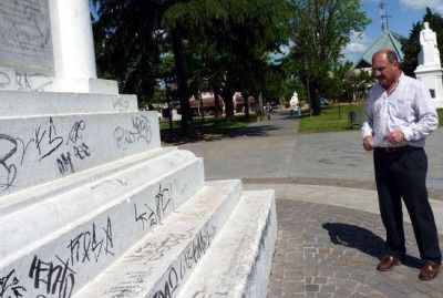 Cazador manifest� su preocupaci�n por los constantes ataques contra monumentos 