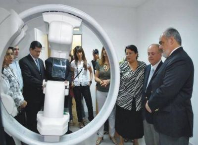 El gobernador Colombi inaugur� el servicio de mamograf�a de ALCEC 