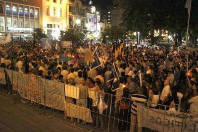 Una multitud despidi� a N�stor Kirchenr en Tucum�n
