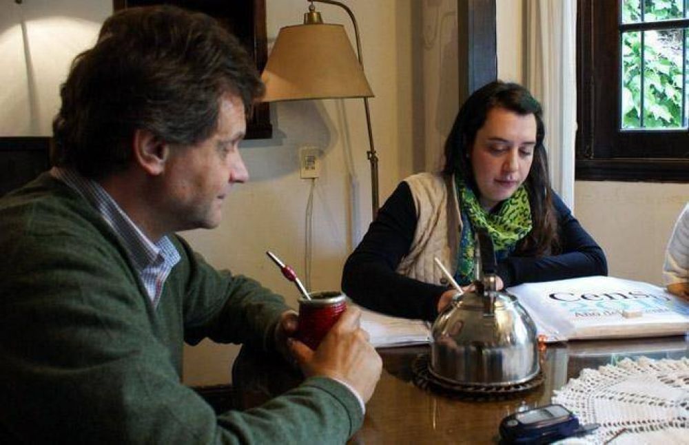 El intendente recibi� temprano al censista