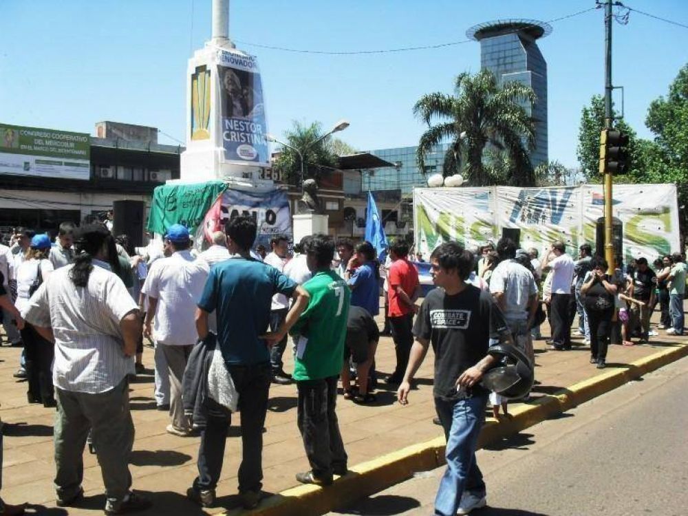 Militantes homenajearon a N�stor Kirchner en el M�stil de Posadas