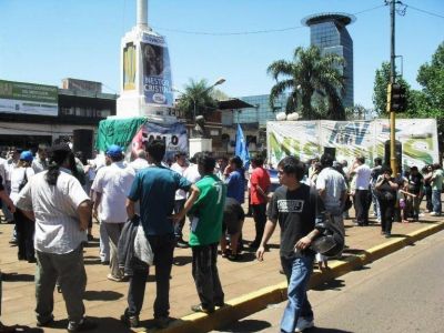 Militantes homenajearon a N�stor Kirchner en el M�stil de Posadas