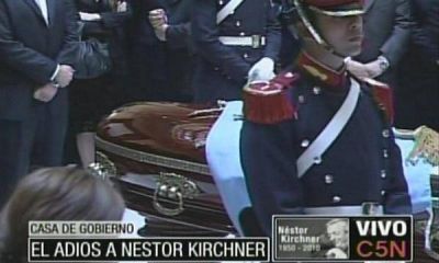 Comenz� el funeral de N�stor Kirchner: miles de argentinos lloran su partida