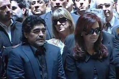 Cobos ausente, Maradona presente
