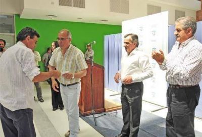 Malvinas Argentinas  Entrega de pensiones asistenciales