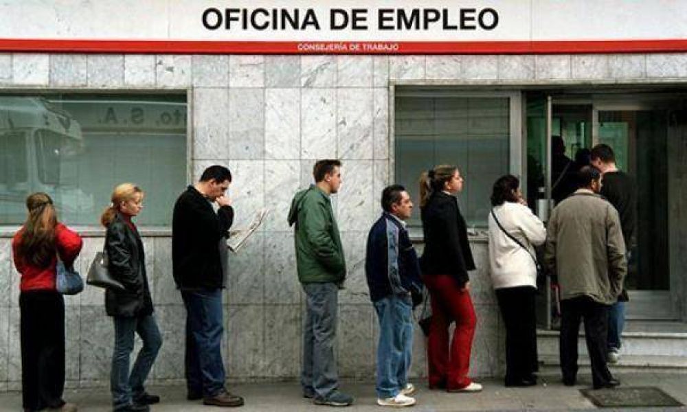 Por primera vez desde la crisis espa�ola, baj� el desempleo